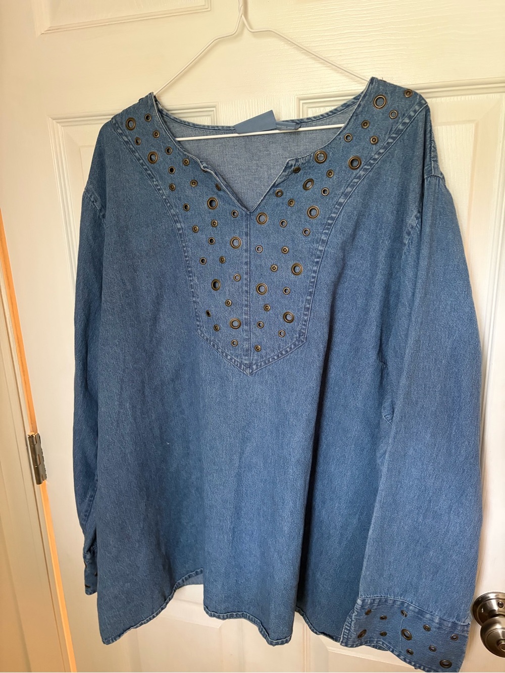 Women's Denim Eyelet V-Neck Tunic - Blue